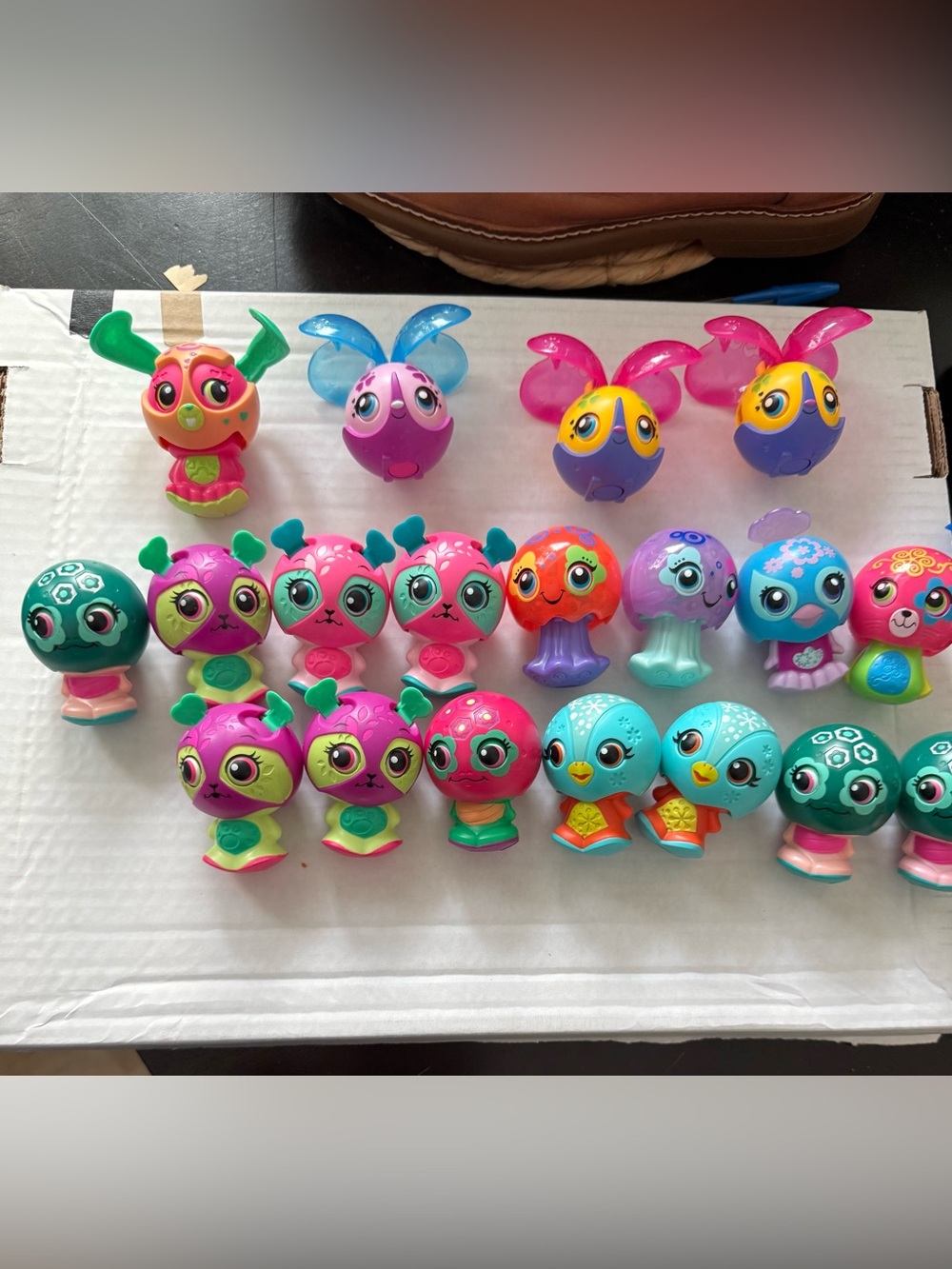 Zoobles Kids Toys Magnetic Pop-up Figures Lot of 19